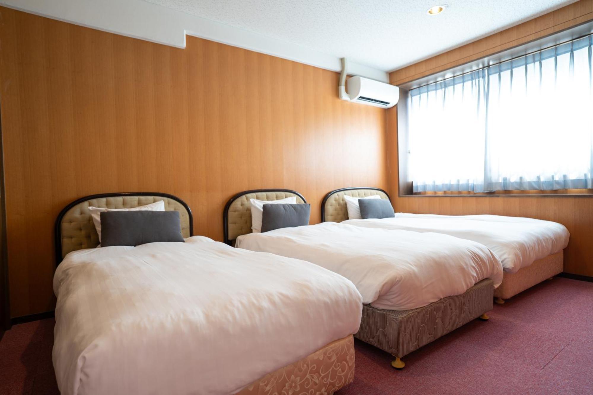 Royal Hotel Yomitan Eksteriør billede