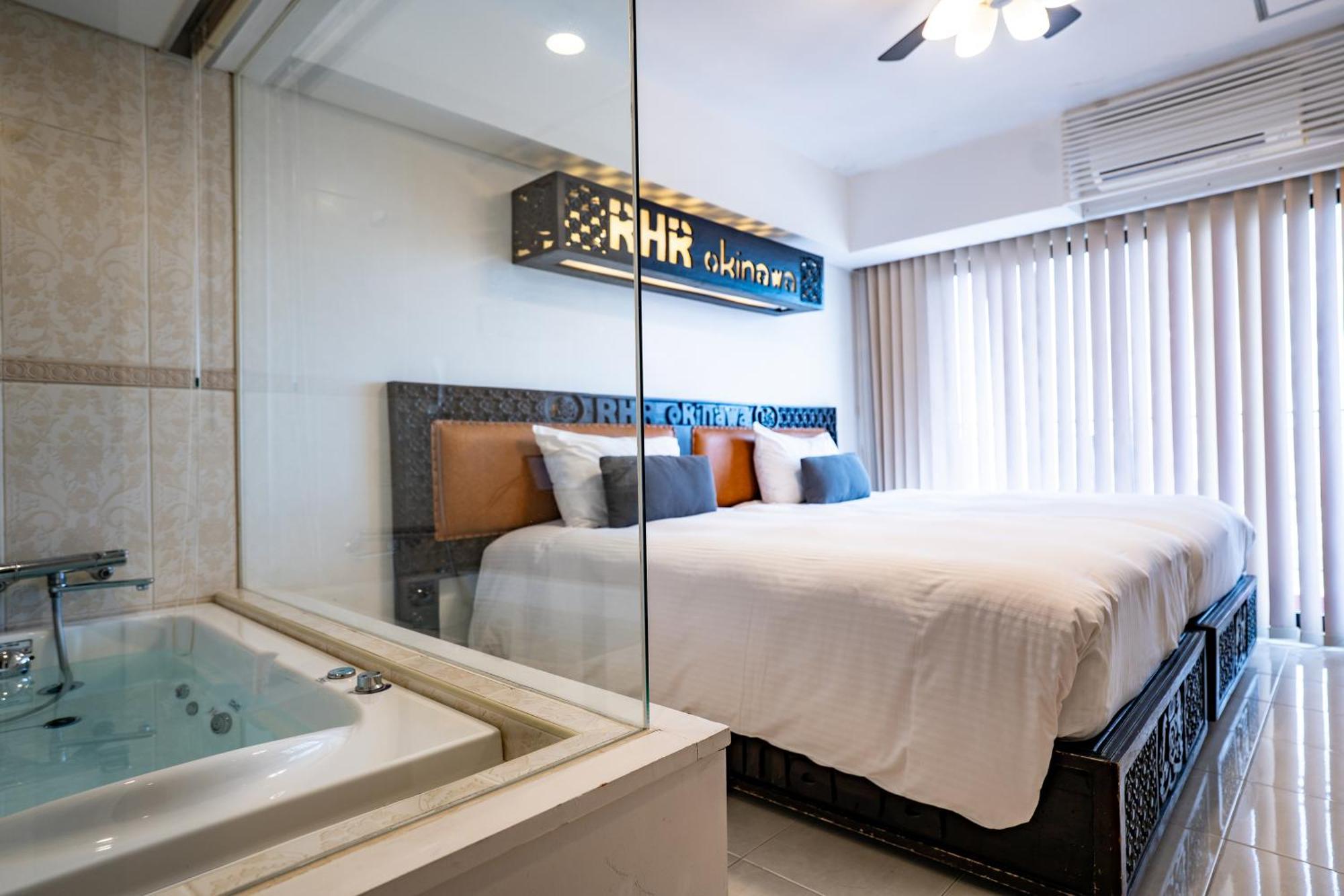 Royal Hotel Yomitan Eksteriør billede